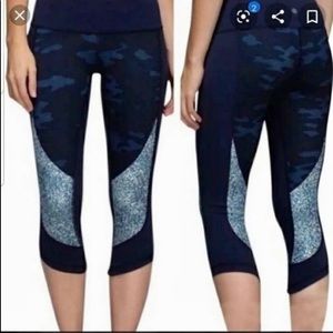 EUC!! Lululemon 21” Wunder Under Crop size 6